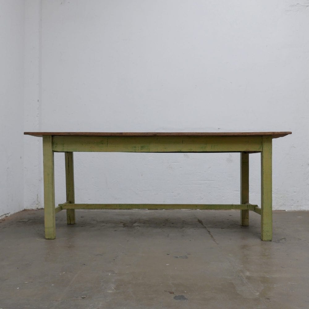Houten geelgroene tafel