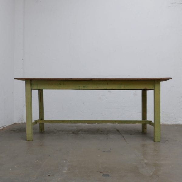 Houten geelgroene tafel