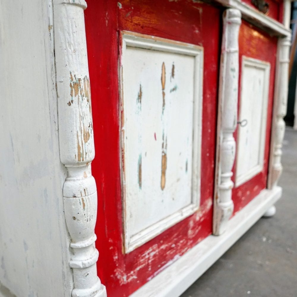 Houten rood-witte buffetkast