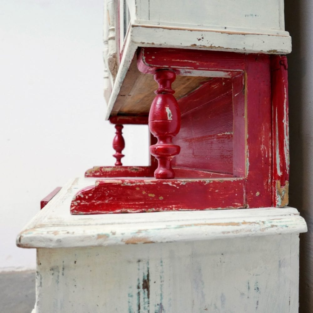Houten rood-witte buffetkast