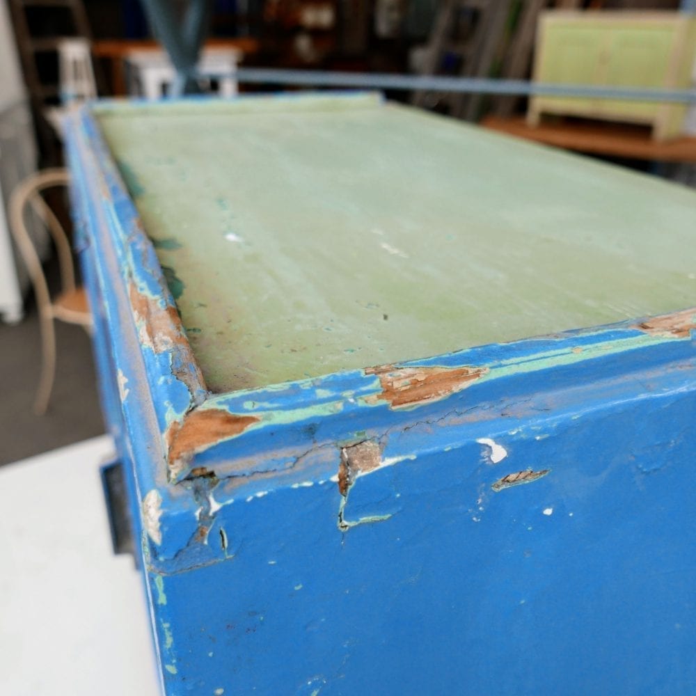 Blauw houten kastje