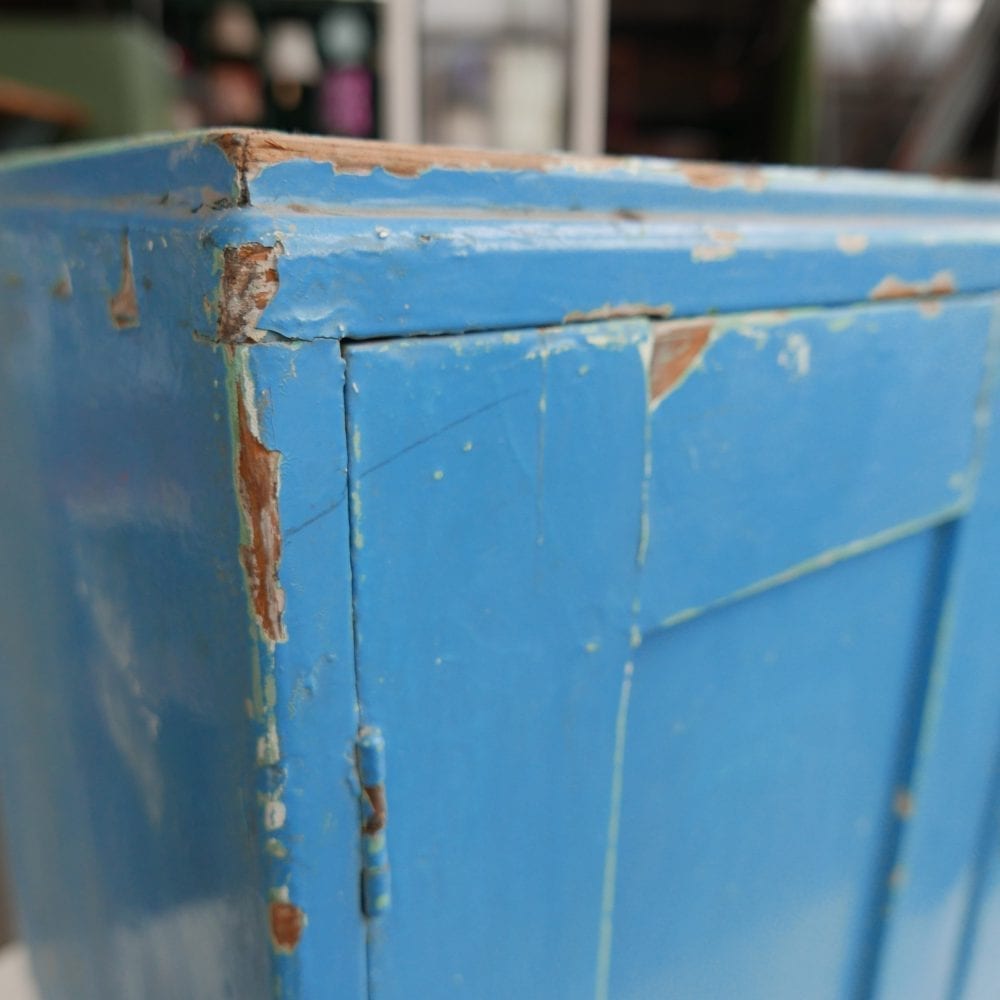 Blauw houten kastje