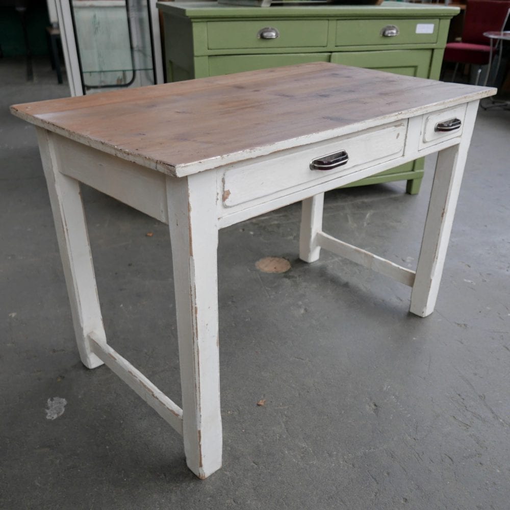 Witte houten werktafel