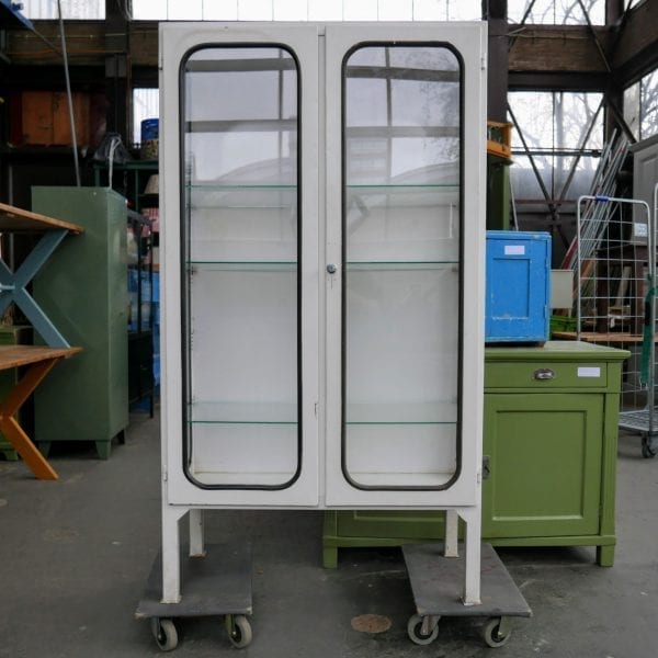 Metalen apothekerskast