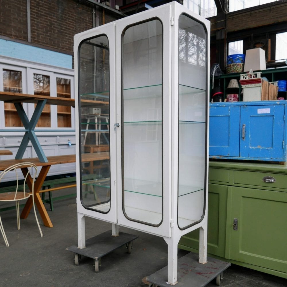 Metalen apothekerskast