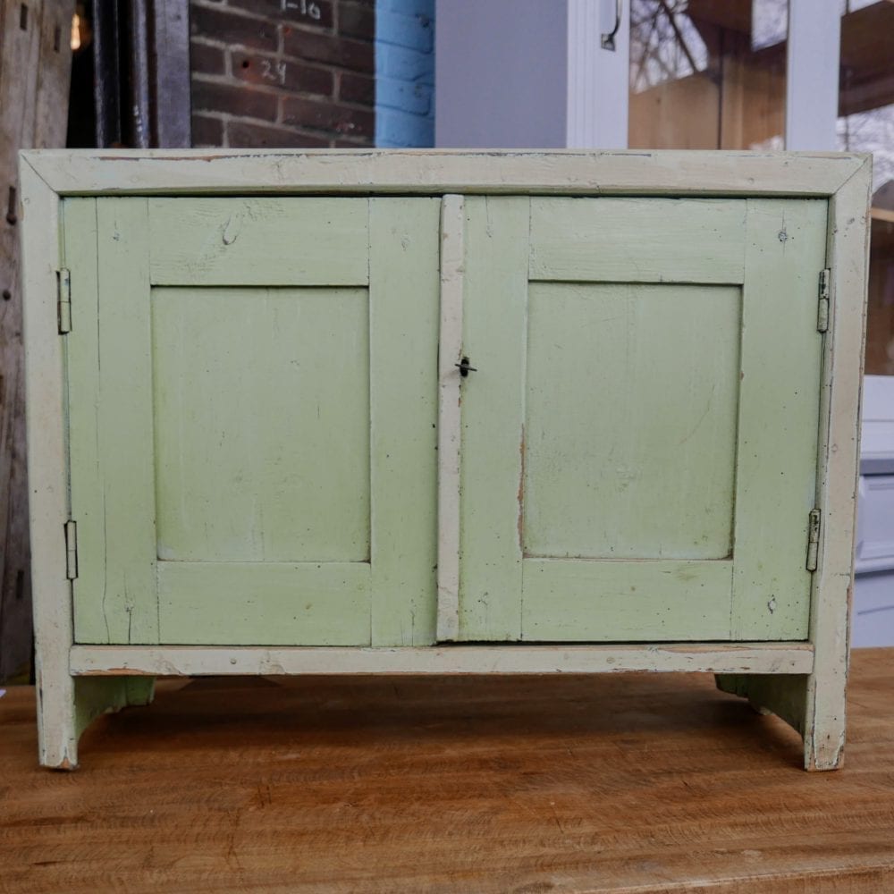 Groen houten kastje
