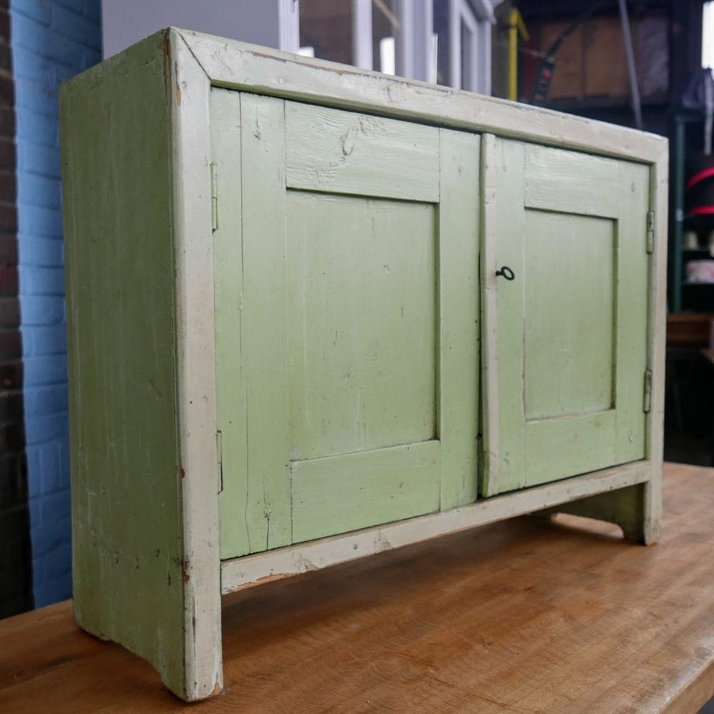 Groen houten kastje
