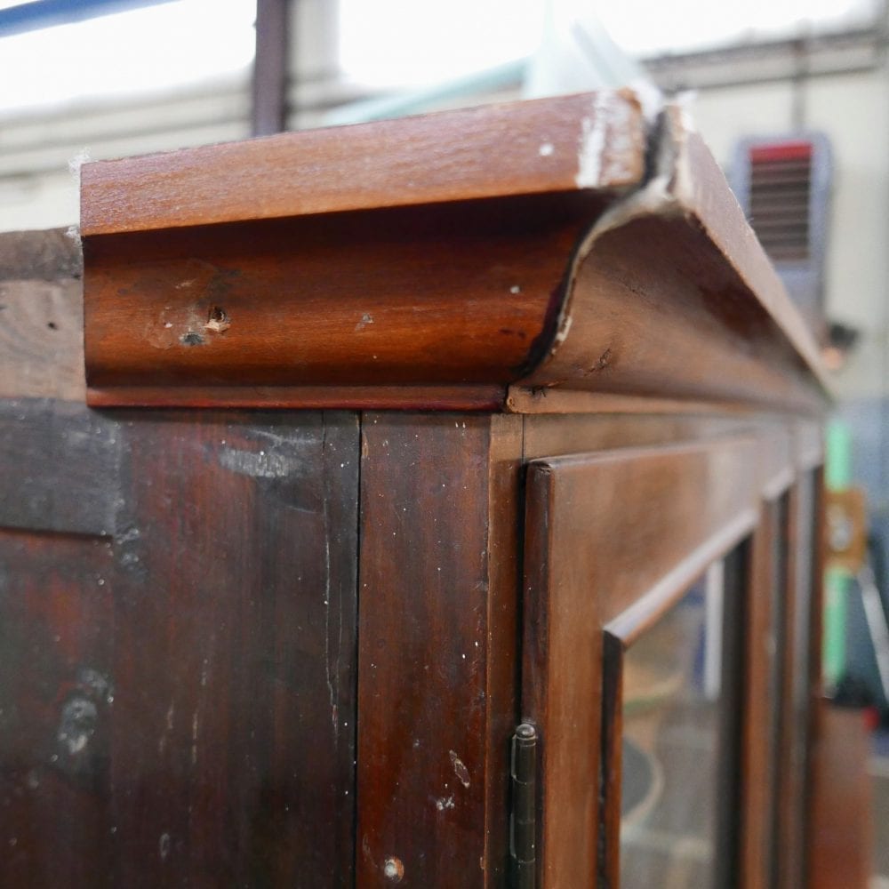 Houten vitrinekast