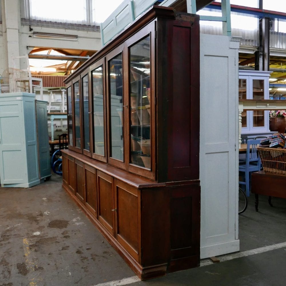 Houten vitrinekast