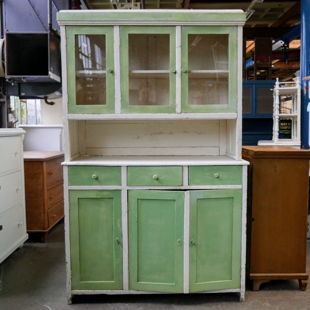 Houten groen-witte buffetkast
