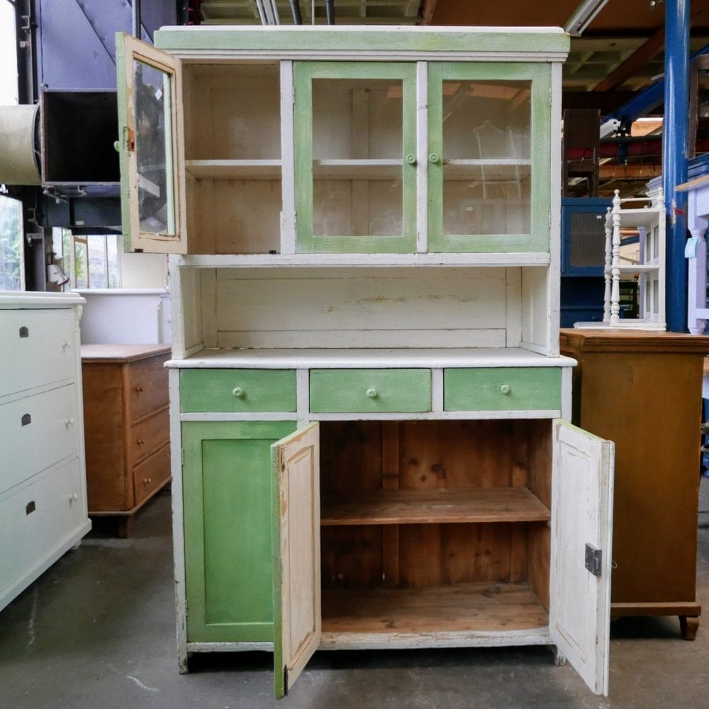 Houten groen-witte buffetkast