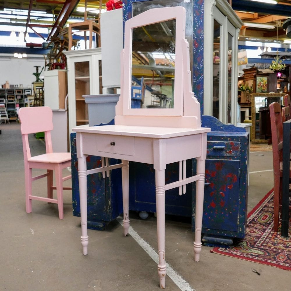 Roze houten kaptafel