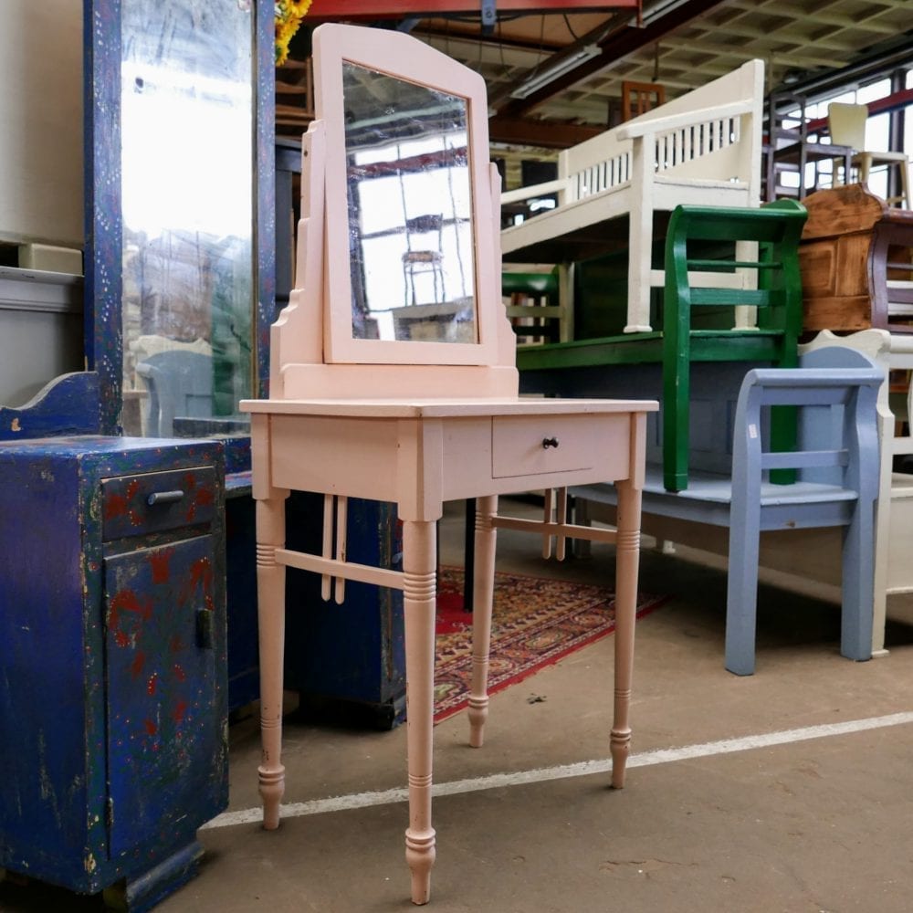 Roze houten kaptafel
