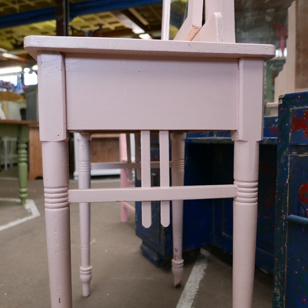 Roze houten kaptafel