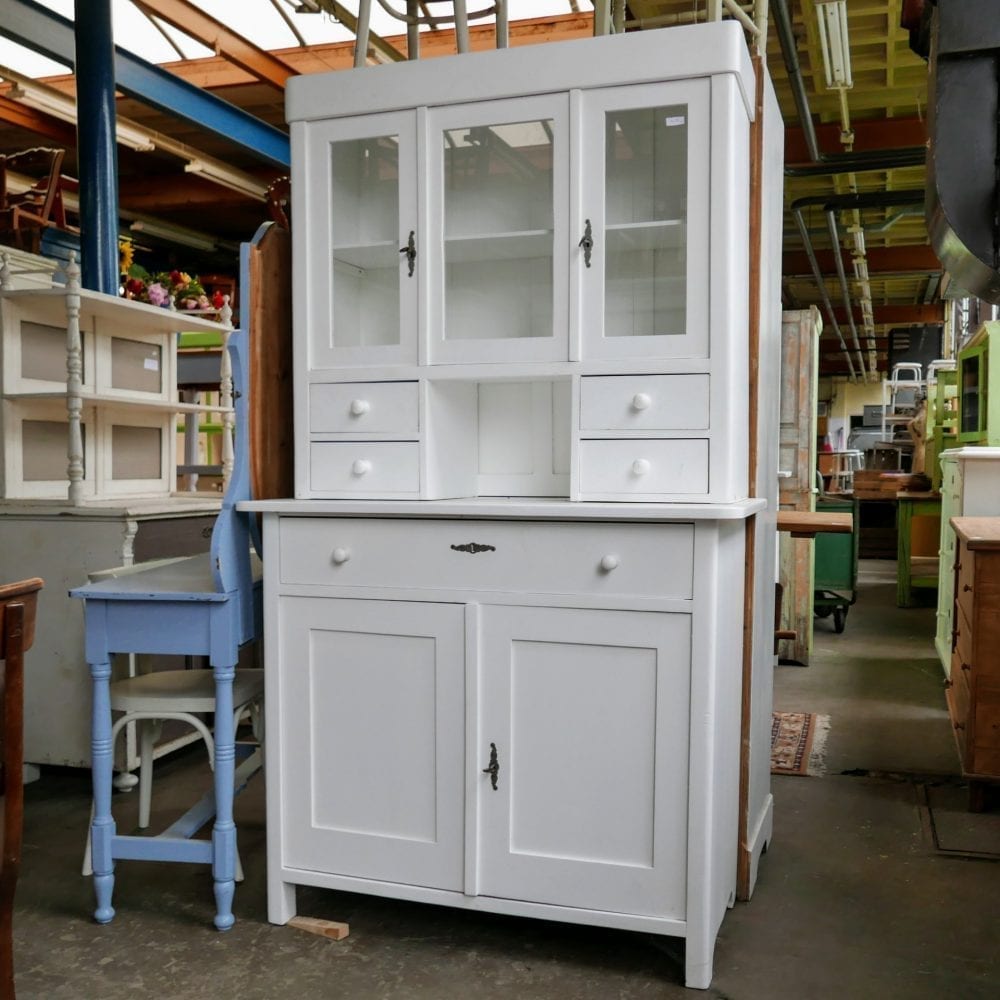 Witte houten buffetkast
