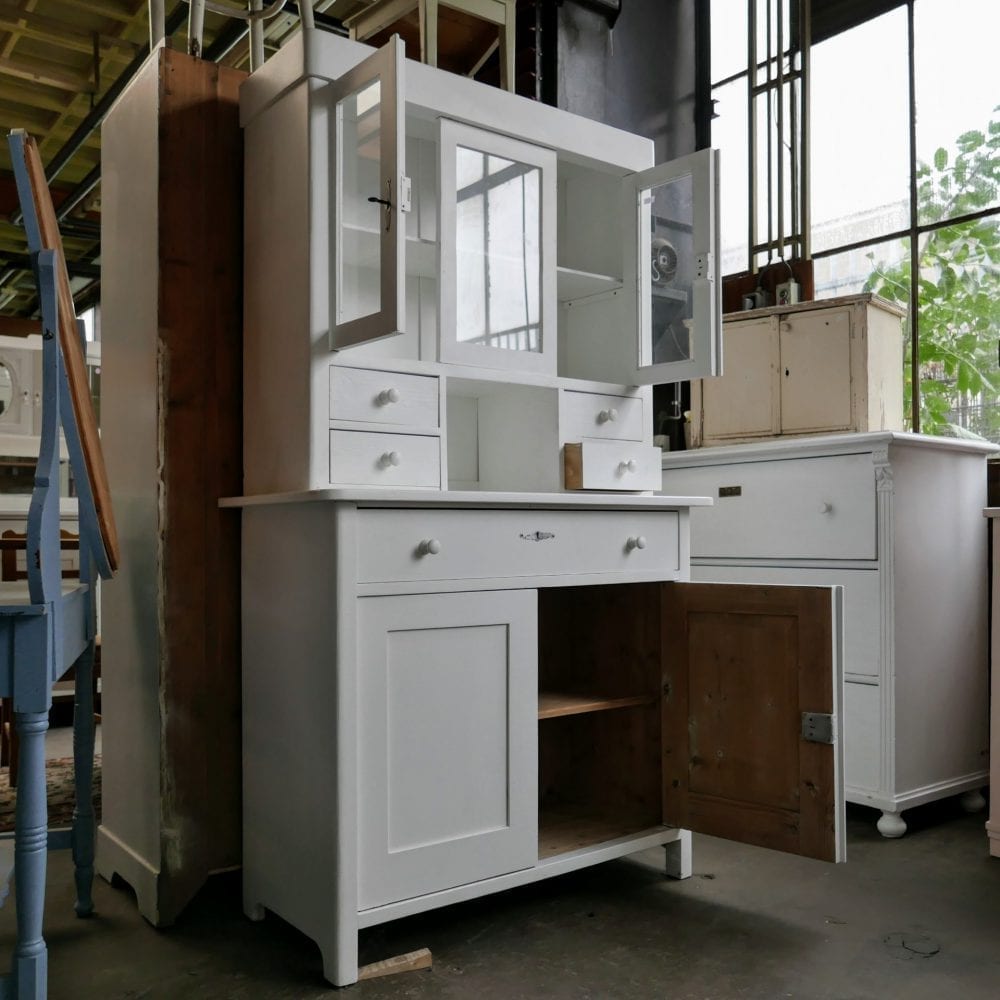 Witte houten buffetkast