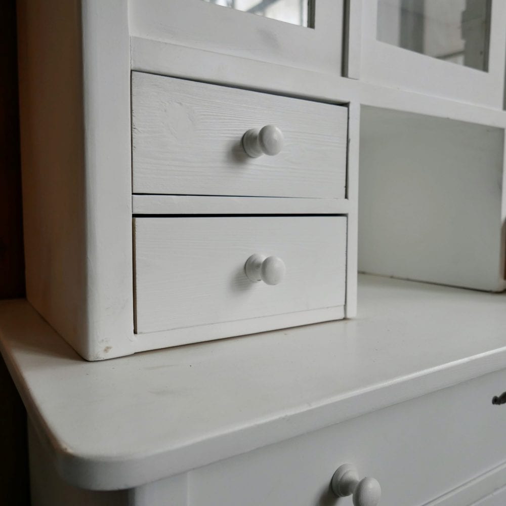 Witte houten buffetkast