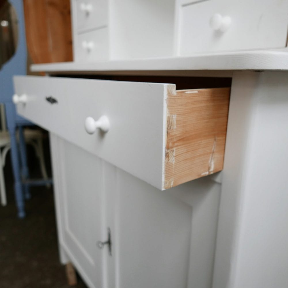 Witte houten buffetkast