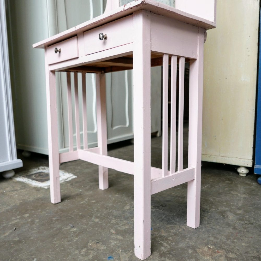 Roze houten kaptafel