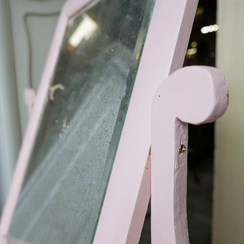 Roze houten kaptafel