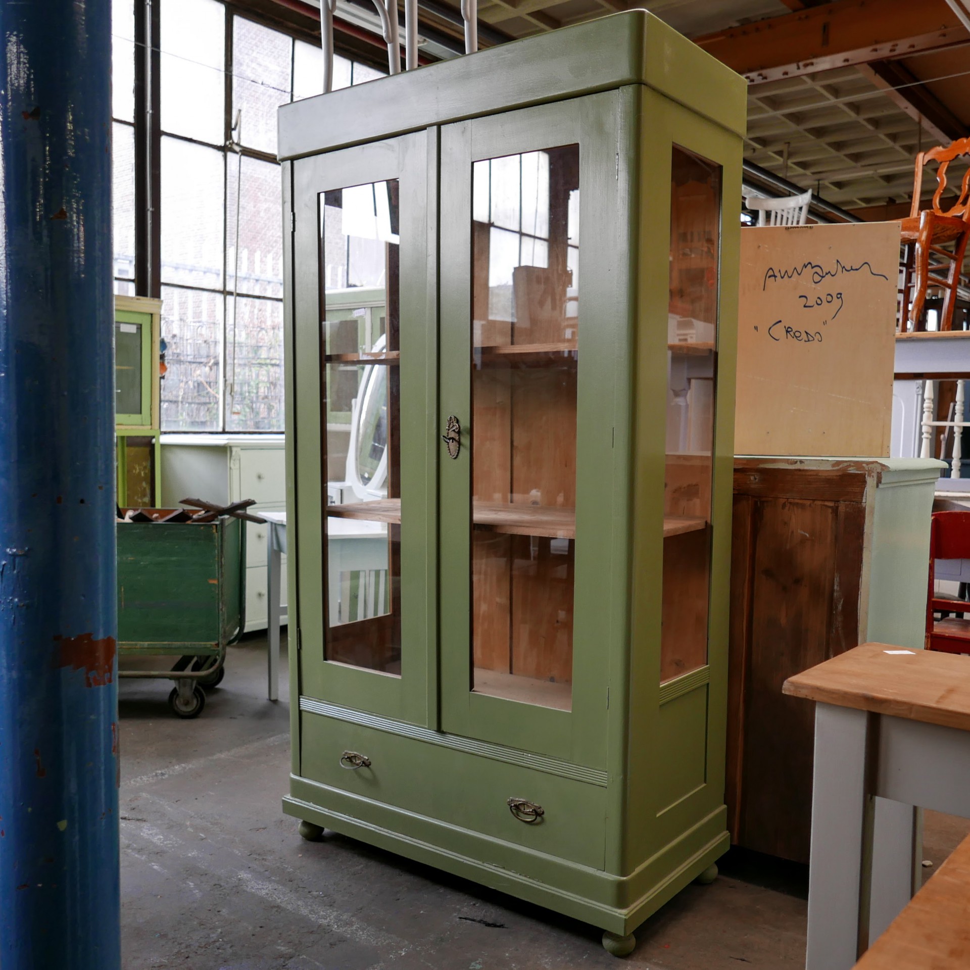 Weggooien Collectief Vrijgekomen Groene houten vitrinekast » Van Dijk & Ko