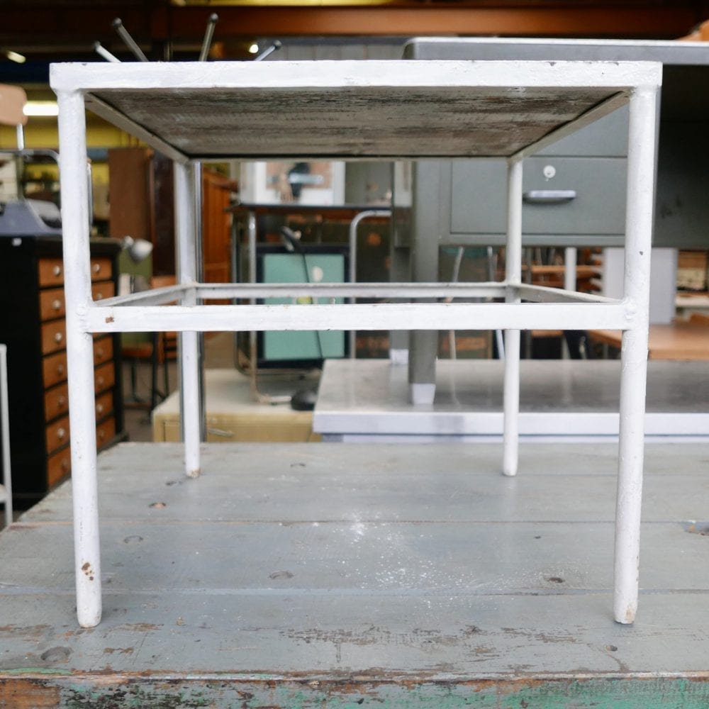 Metalen witte tafel