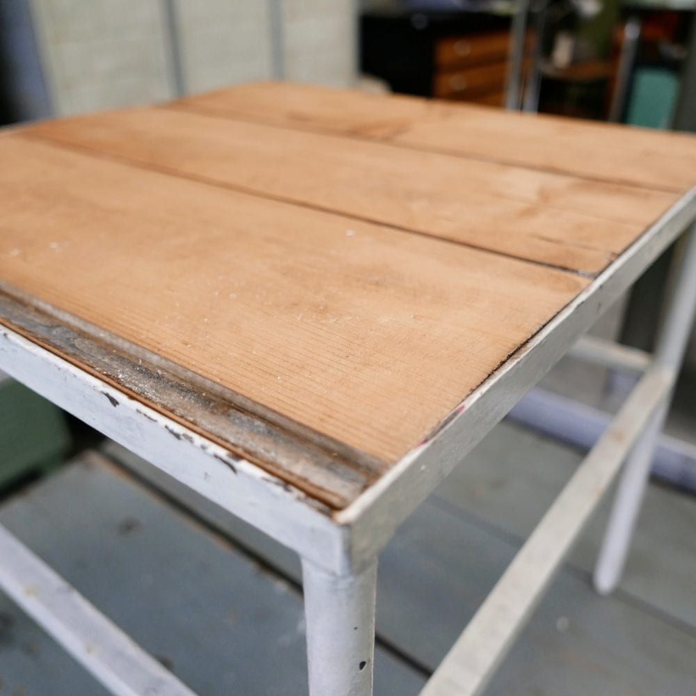 Metalen witte tafel