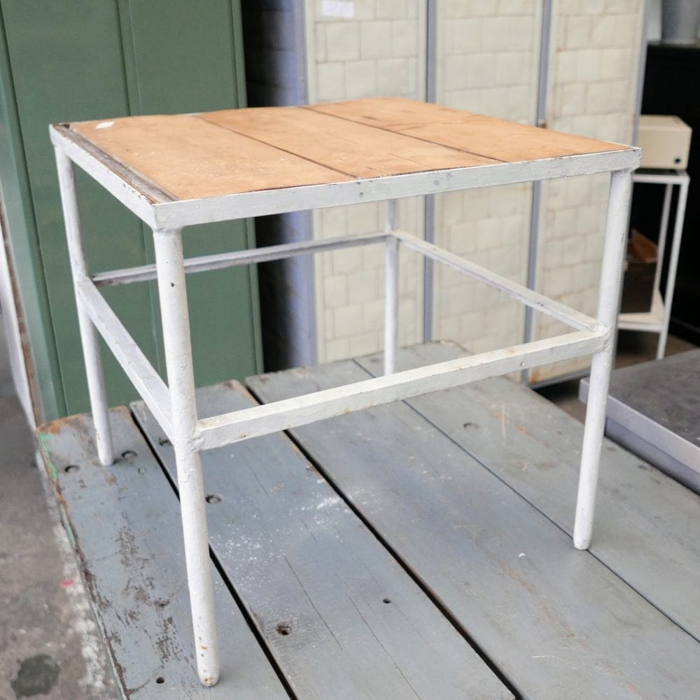 Metalen witte tafel