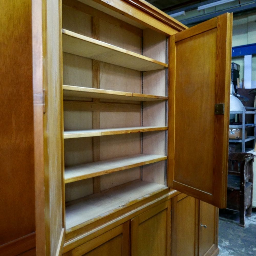 Houten lange schoolkast