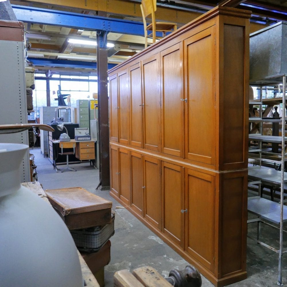 Houten lange schoolkast