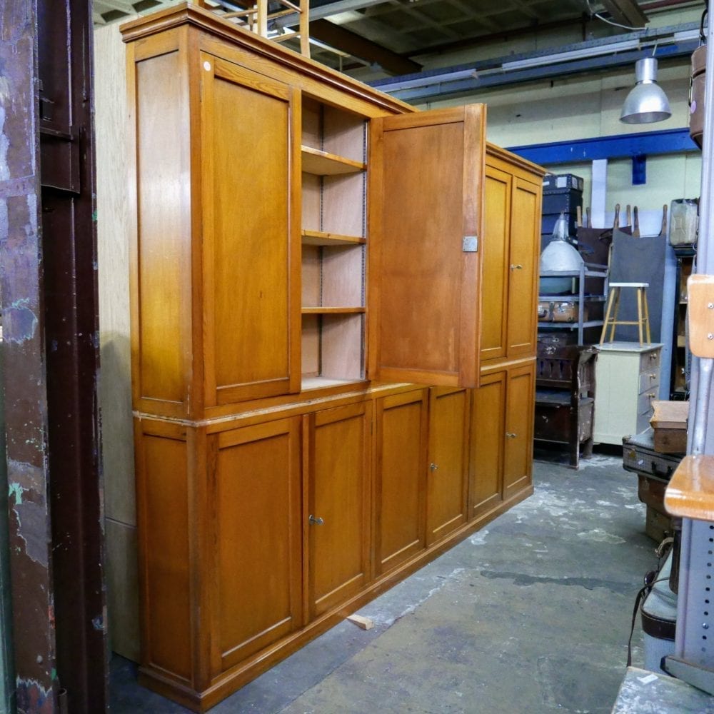 Houten lange schoolkast