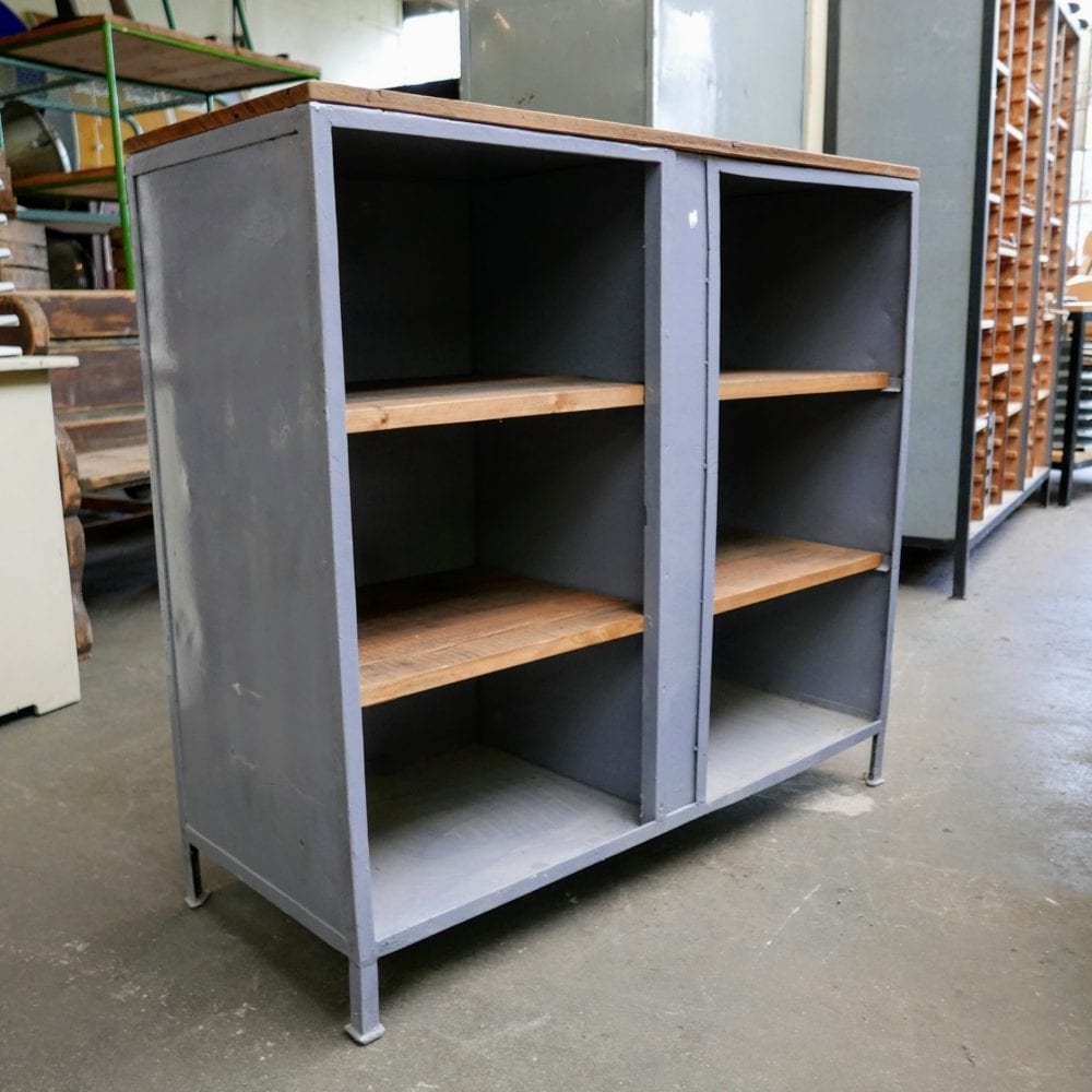 Grijs metalen open kast