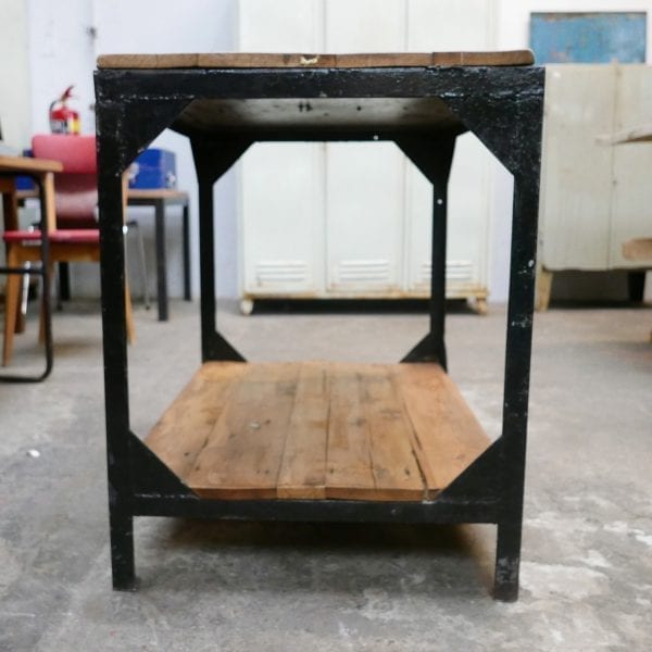 Industriële tafel met onderblad