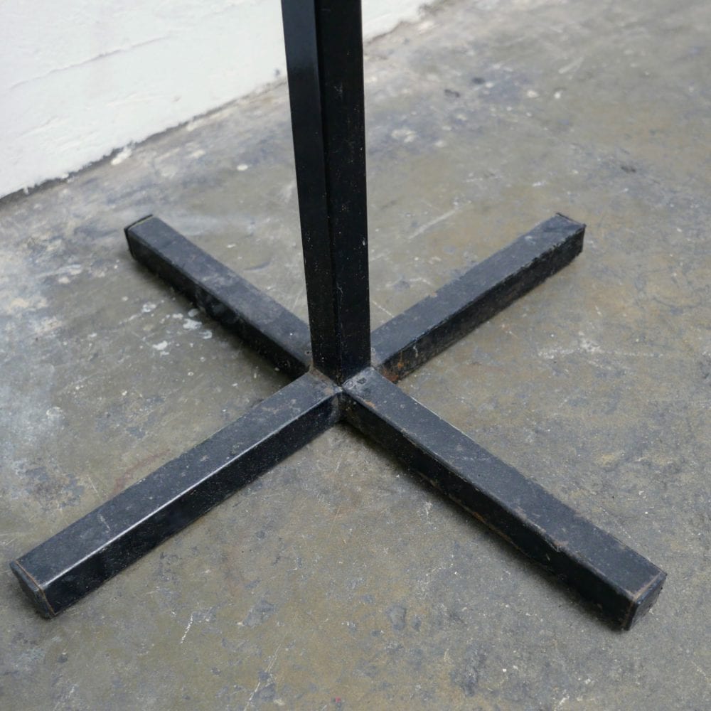 Zwart metalen kapstok