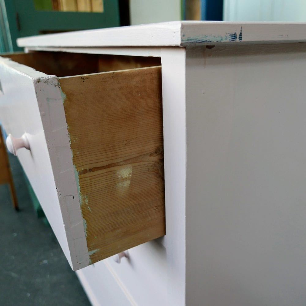 Roze houten onderkast of commode