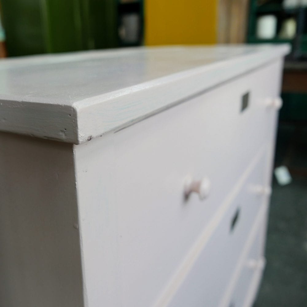 Roze houten onderkast of commode