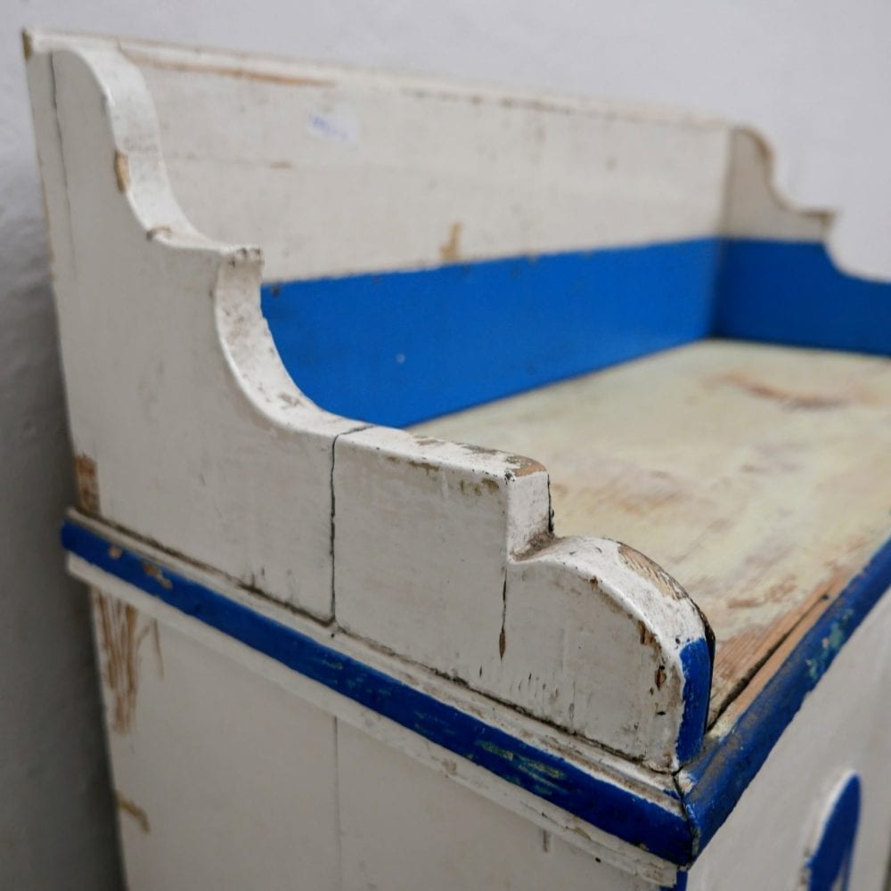 Wit blauw houten kastje