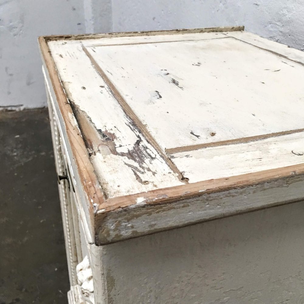 Wit brocante houten nachtkastje