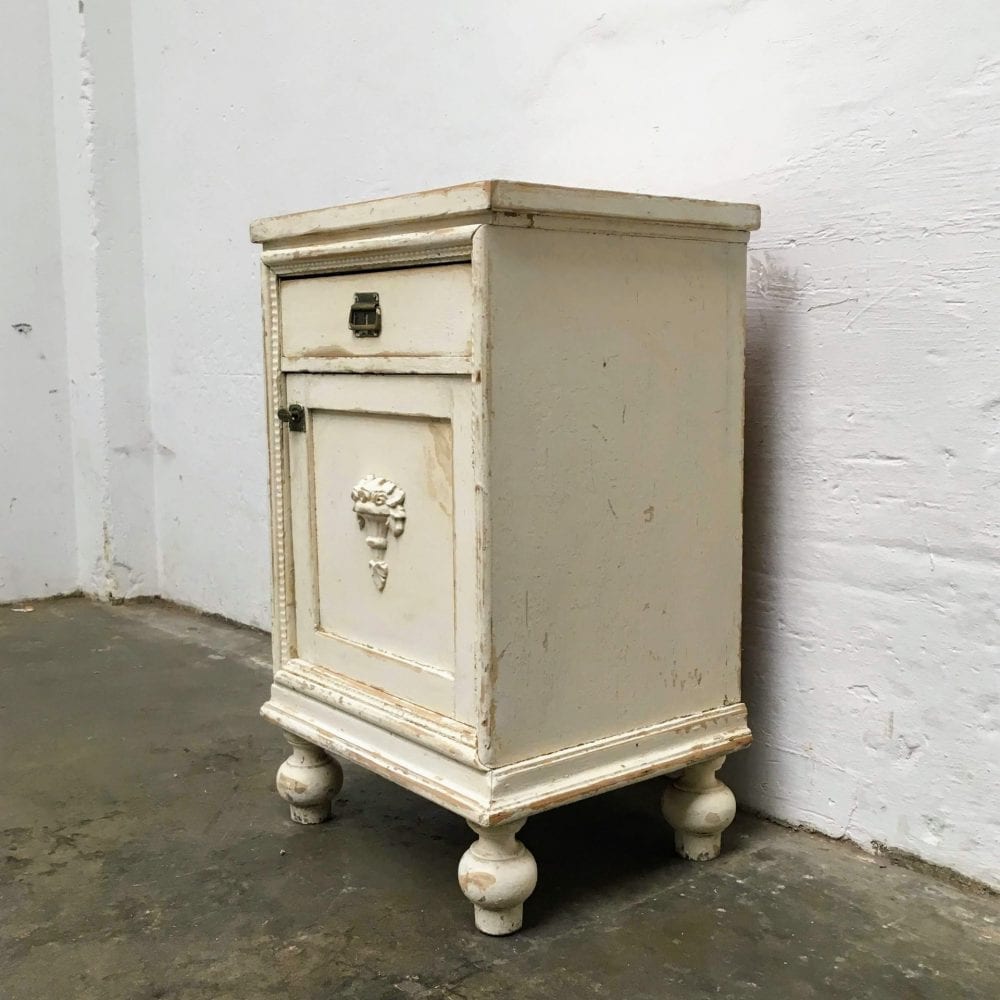Wit brocante houten nachtkastje