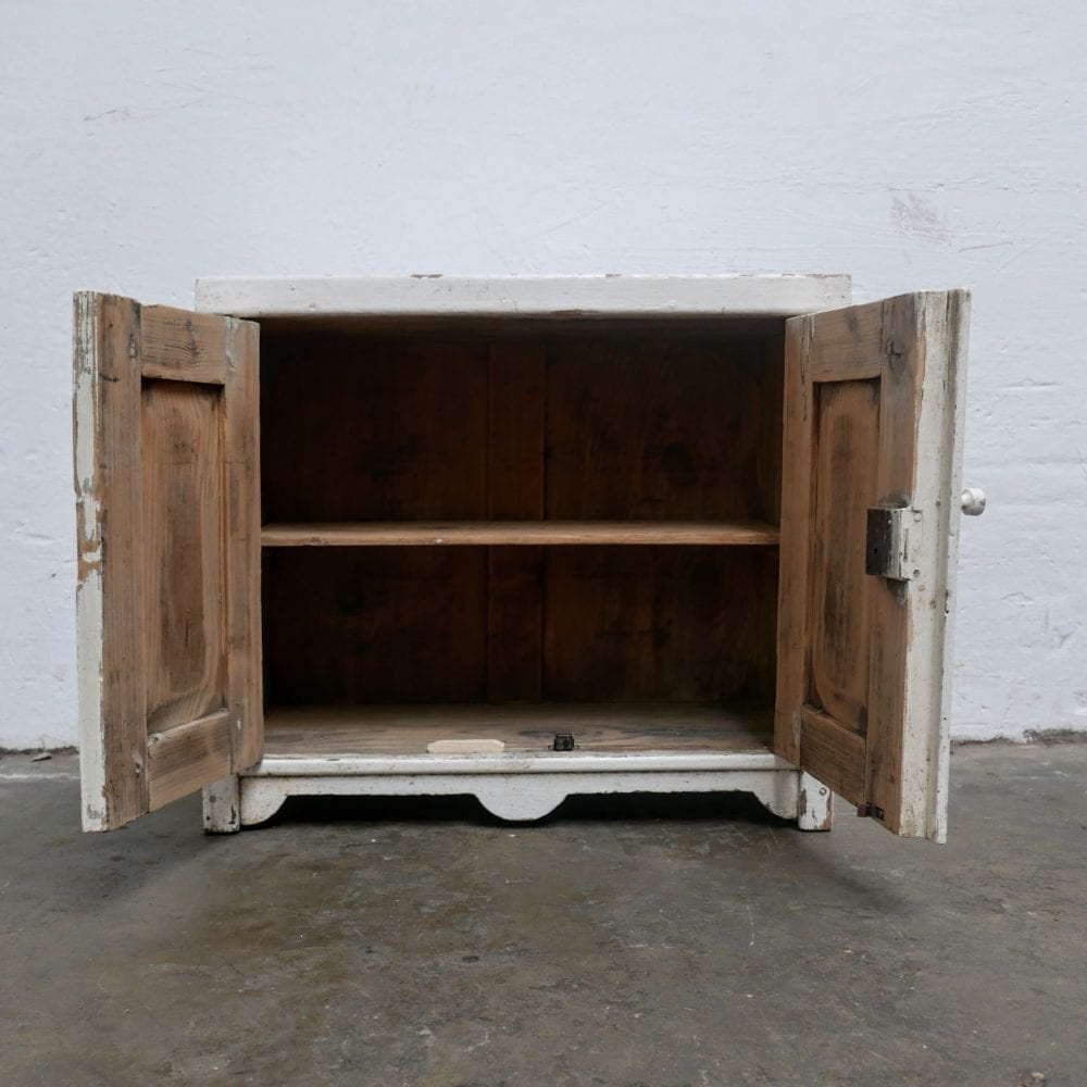 Wit houten kastje