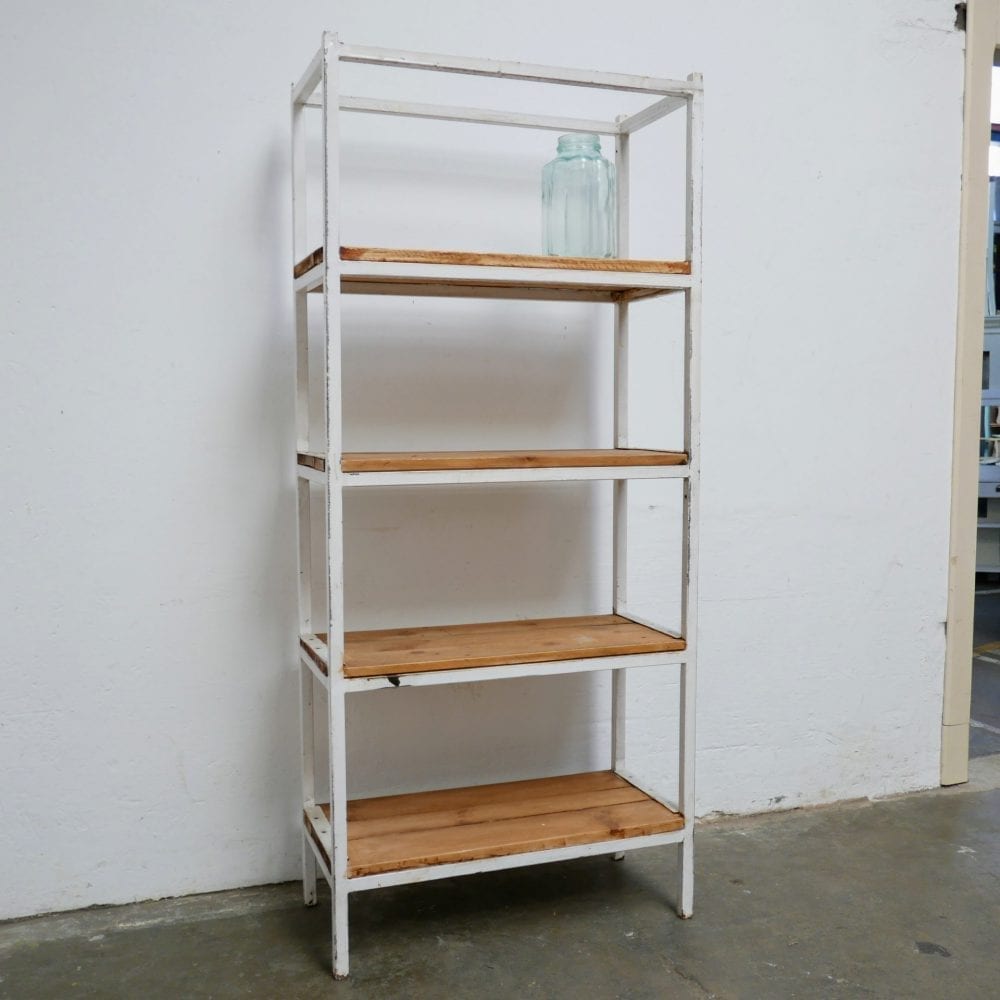Witte metalen stellingkast