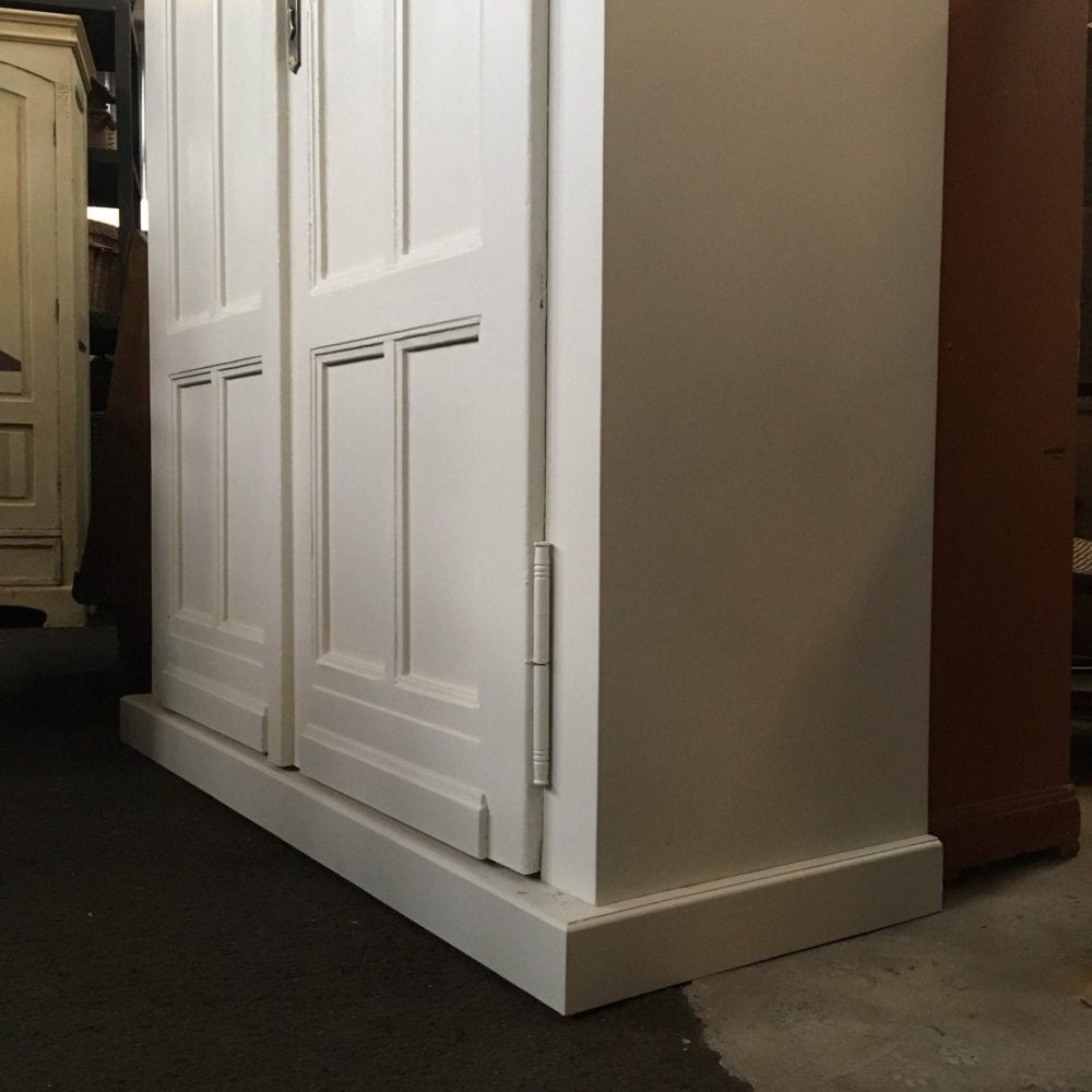Witte linnenkast