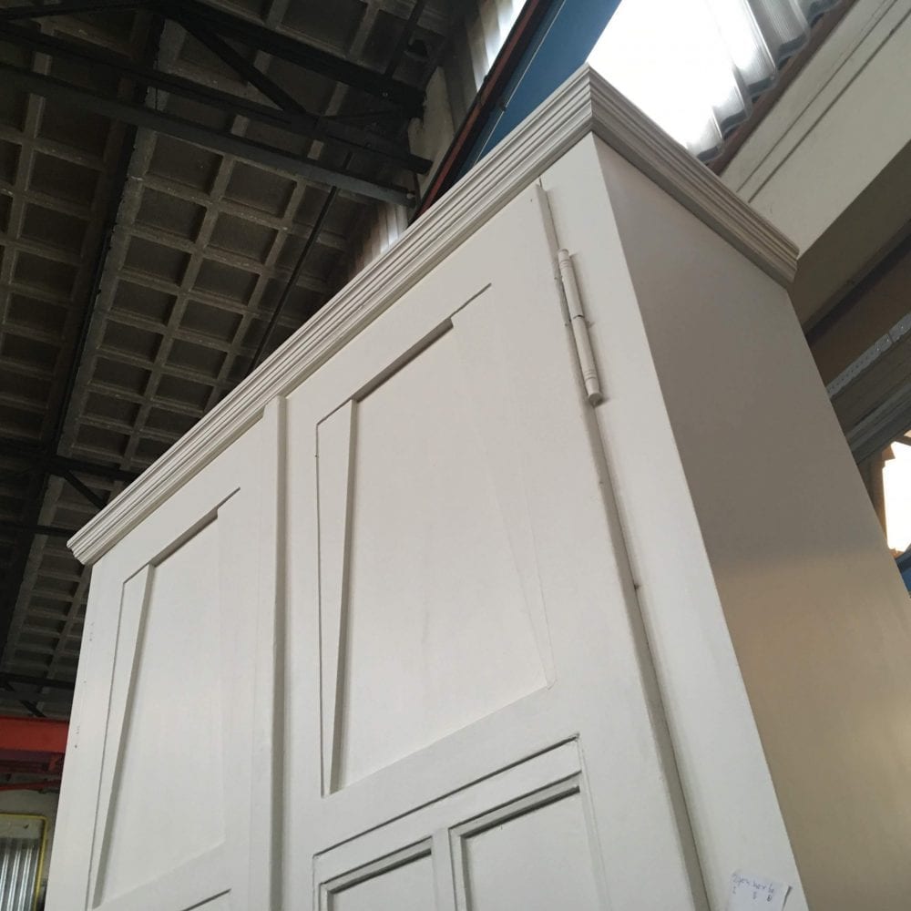 Witte linnenkast
