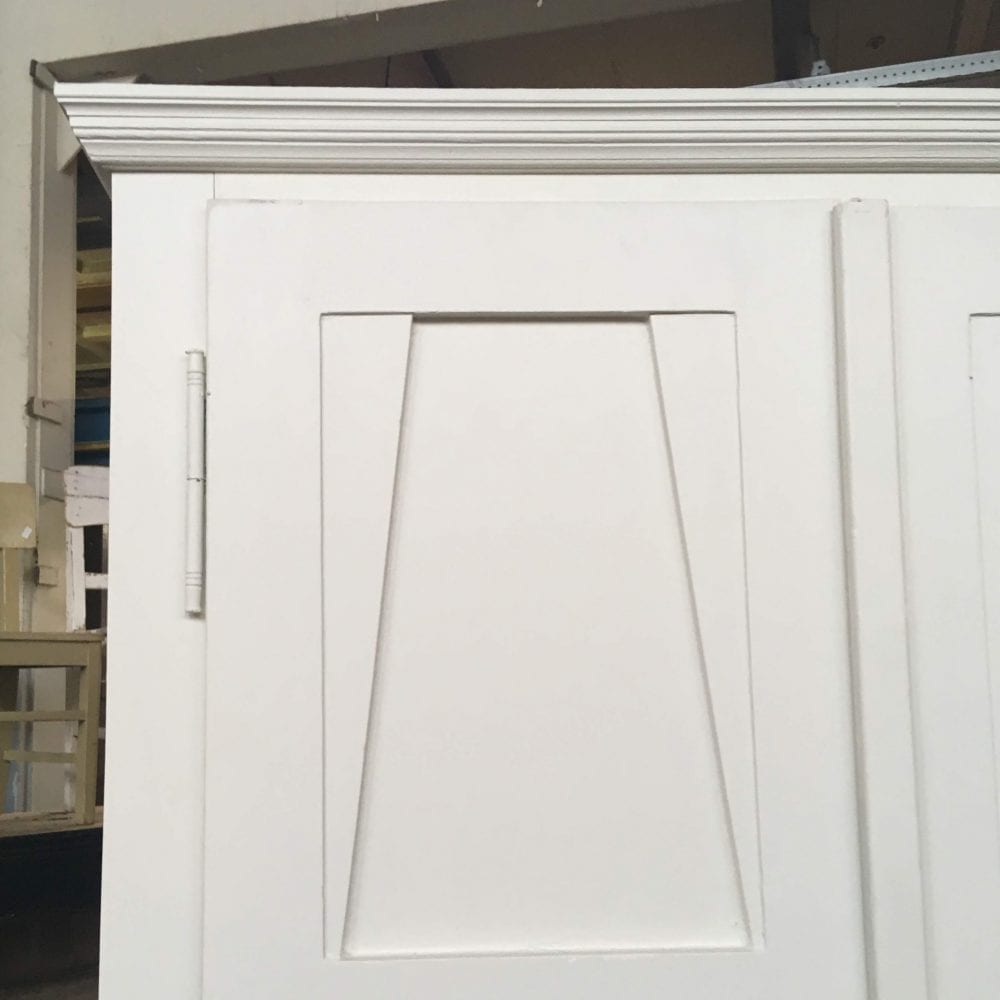 Witte linnenkast