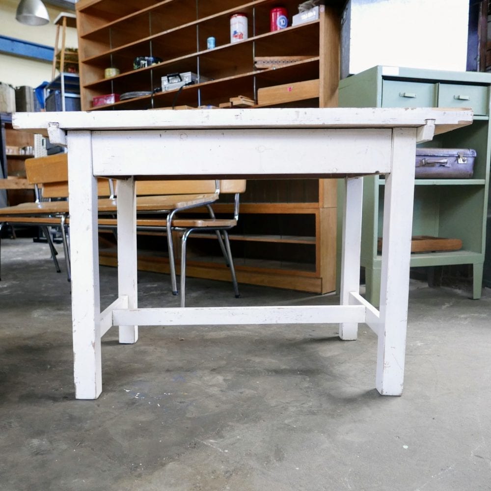 Houten witte tafel