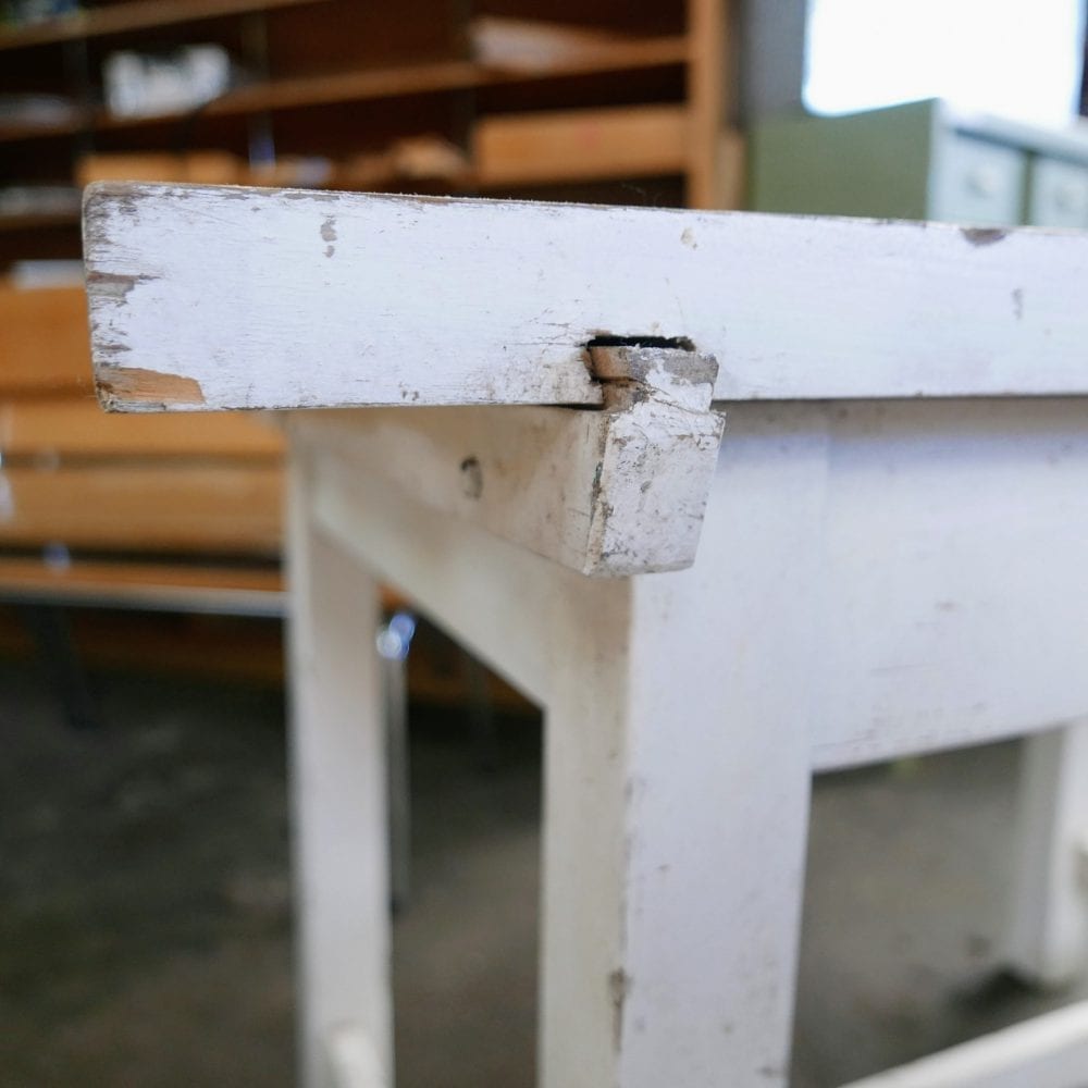 Houten witte tafel