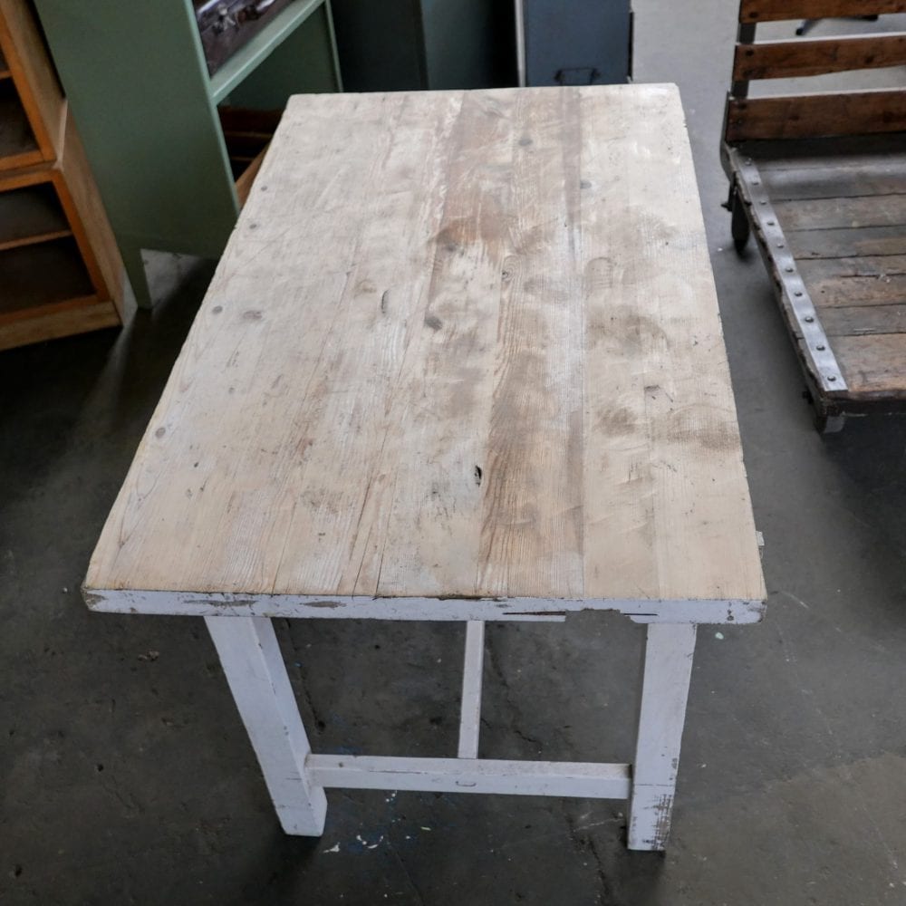 Houten witte tafel