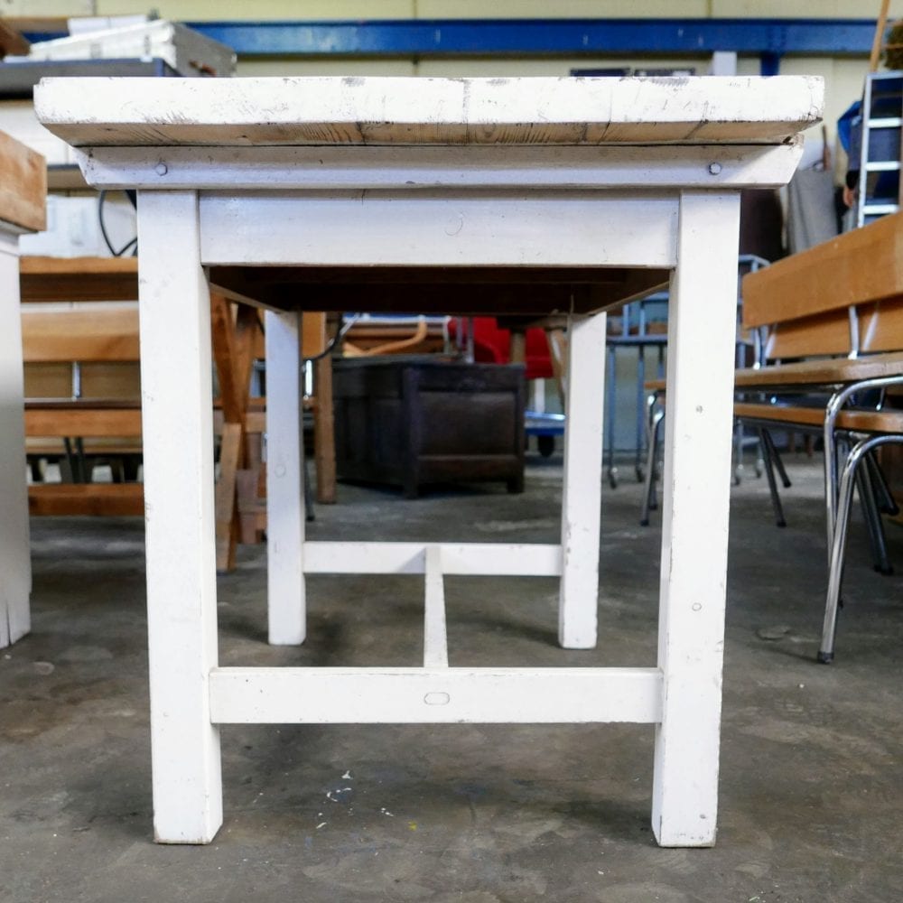 Houten witte tafel