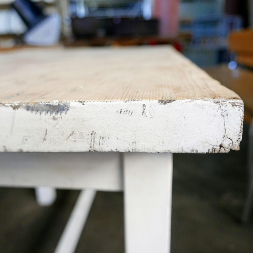 Houten witte tafel