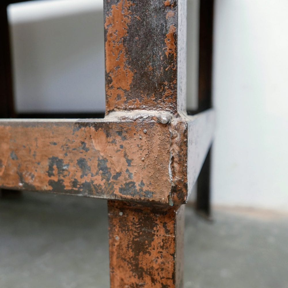 Industriële metalen tafel